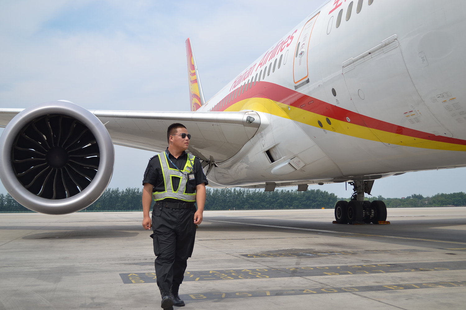 守护银鹰平安起落——记首都机场安保公司飞机监护起航班组