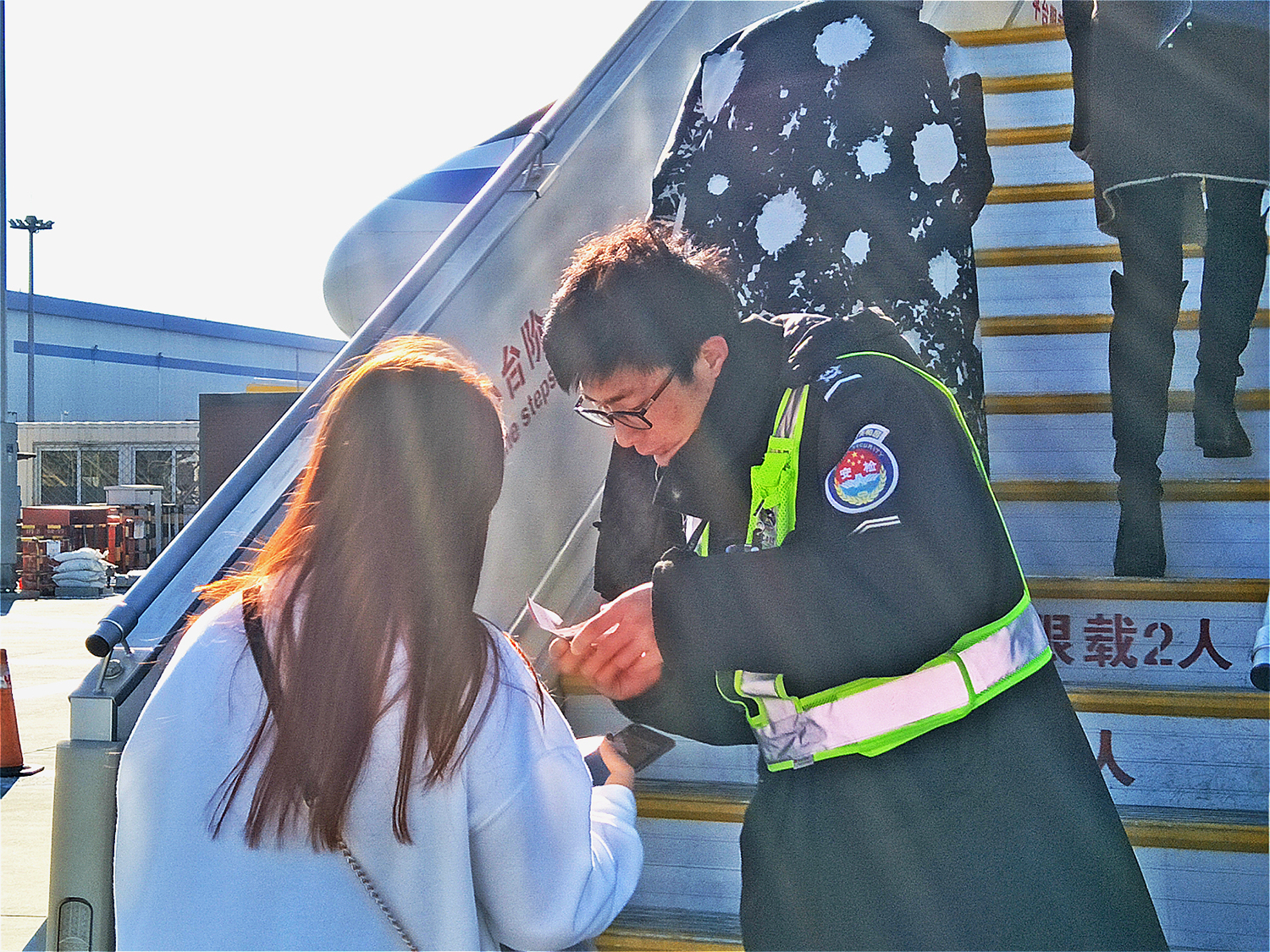 首都机场飞机监护员:春运坚守岗位 传递国门真情